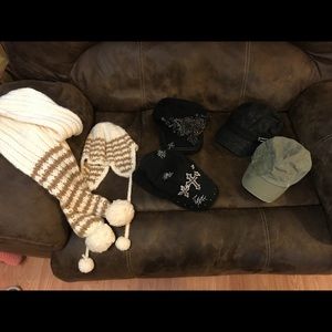 Hats, 1 scarf.